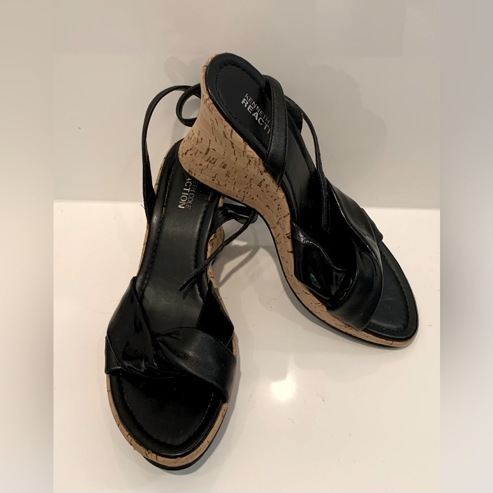 KENNETH COLE REACTION Black Strappy Sandals